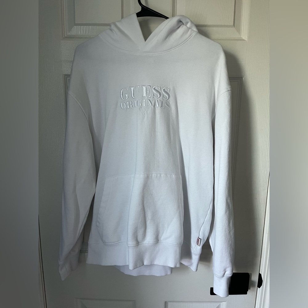 Small Men’s white guess hoodie